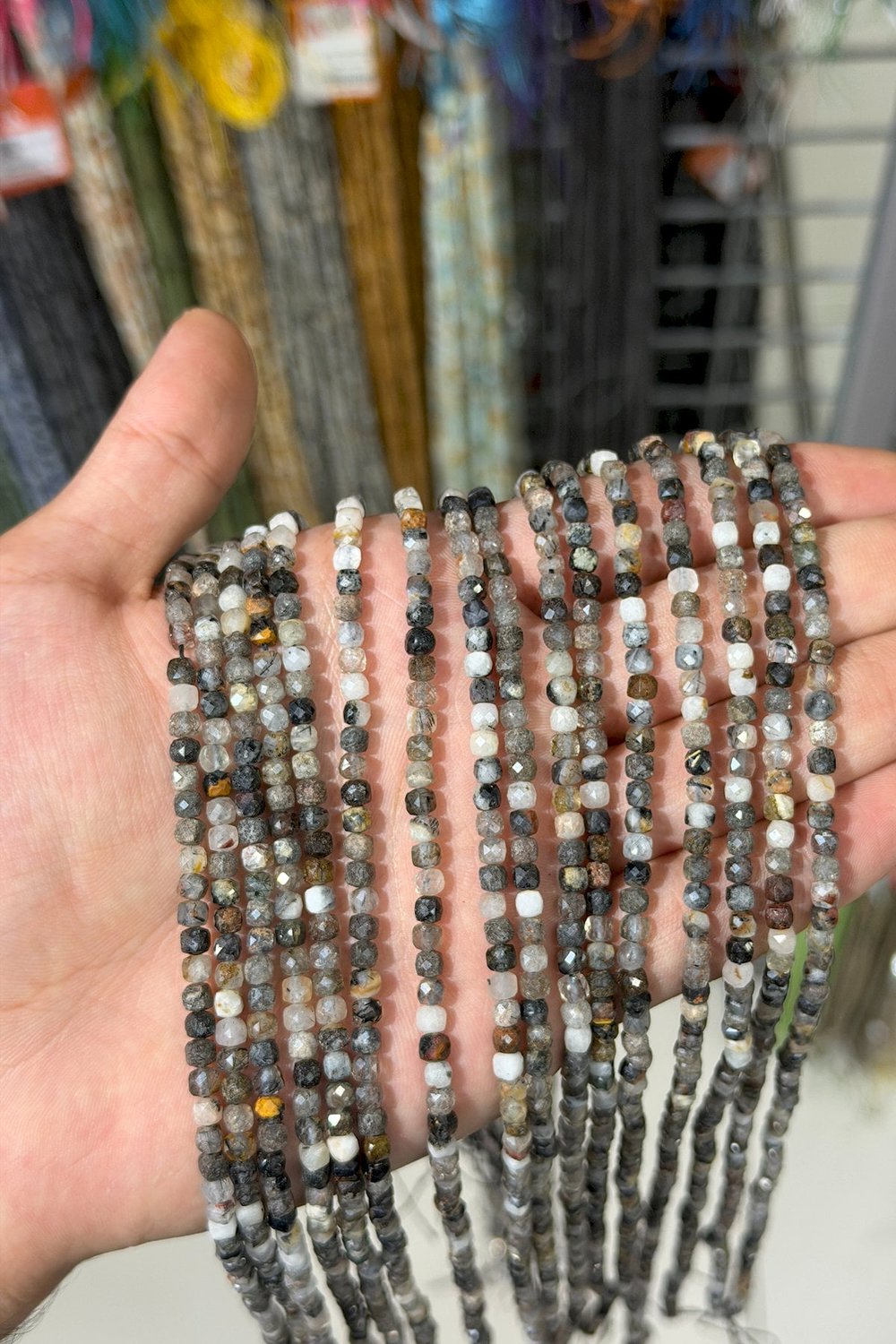 Rutil Kuvars Taşı Faset Küp Kesim 4x4mm Doğal Taş Dizi