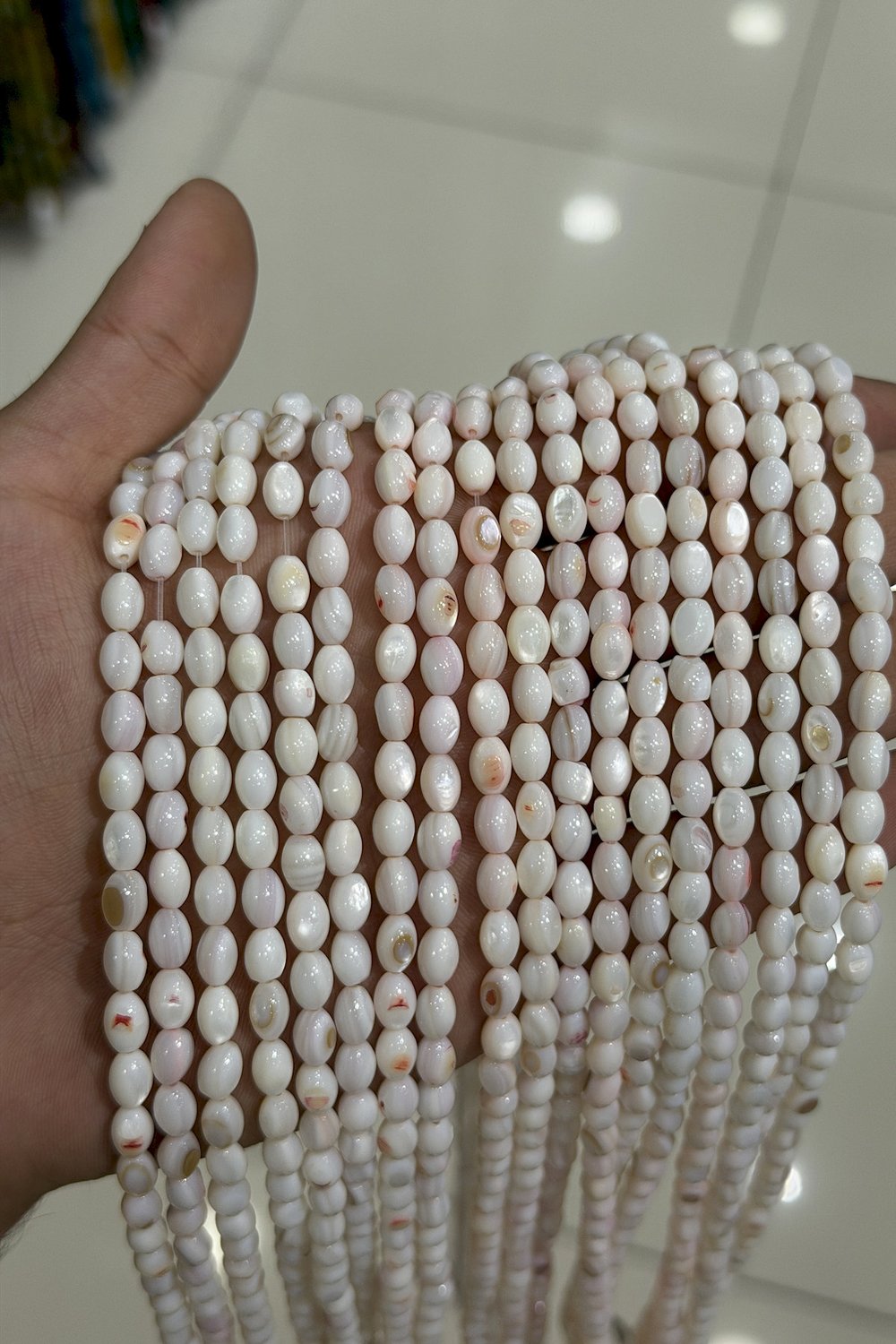 Sedef Doğal Taş Beyaz Açık Pembe Arpa Kesim 6x8mm Dizi [AB+]