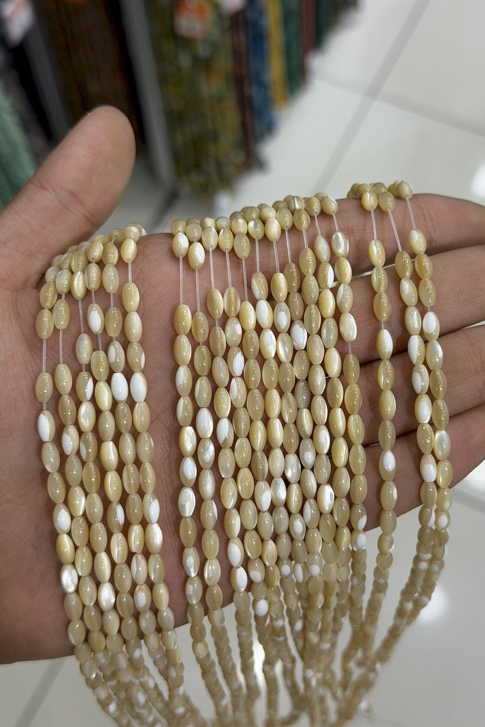 Sedef Taşı Arpa Kesim Parlak Kahverengi 4x7mm Doğal Taş Dizi [AA]