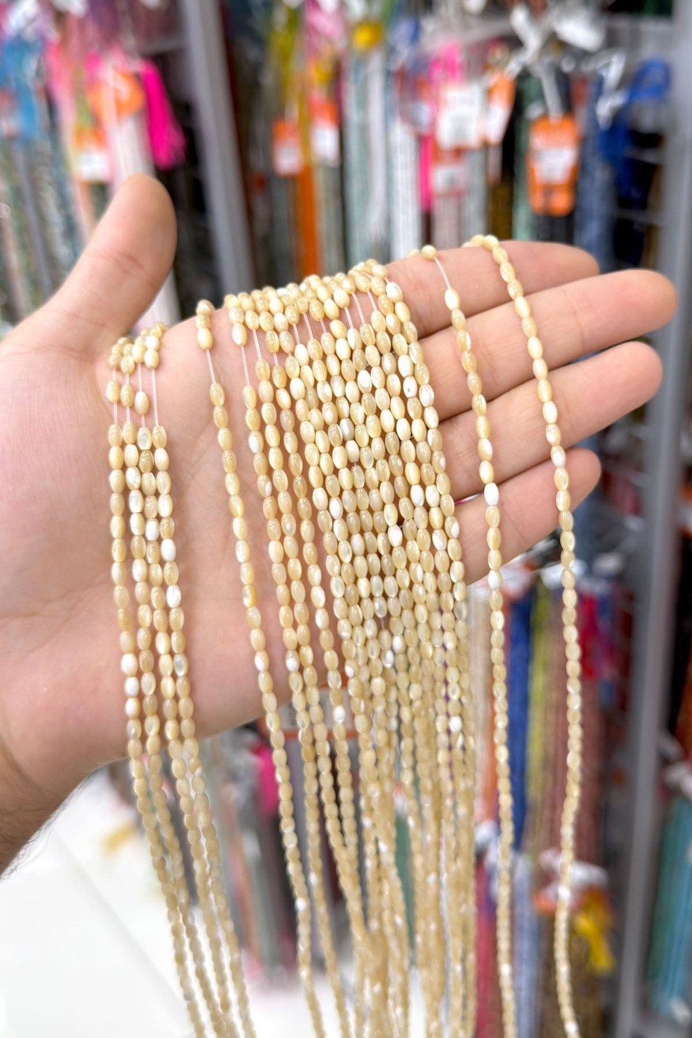 Sedef Taşı Arpa Kesim Parlak Kahverengi 3x5mm Doğal Taş Dizi [AB+]
