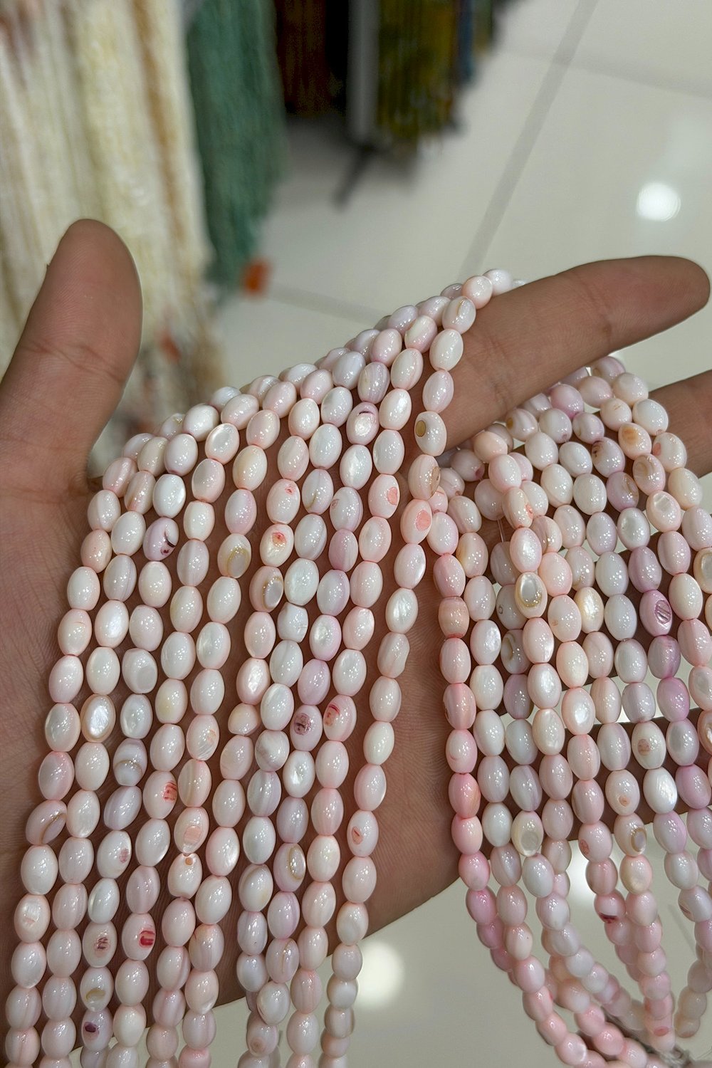 Sedef Taşı Arpa Kesim Parlak Pembe 6x8mm Doğal Taş Dizi [AA]