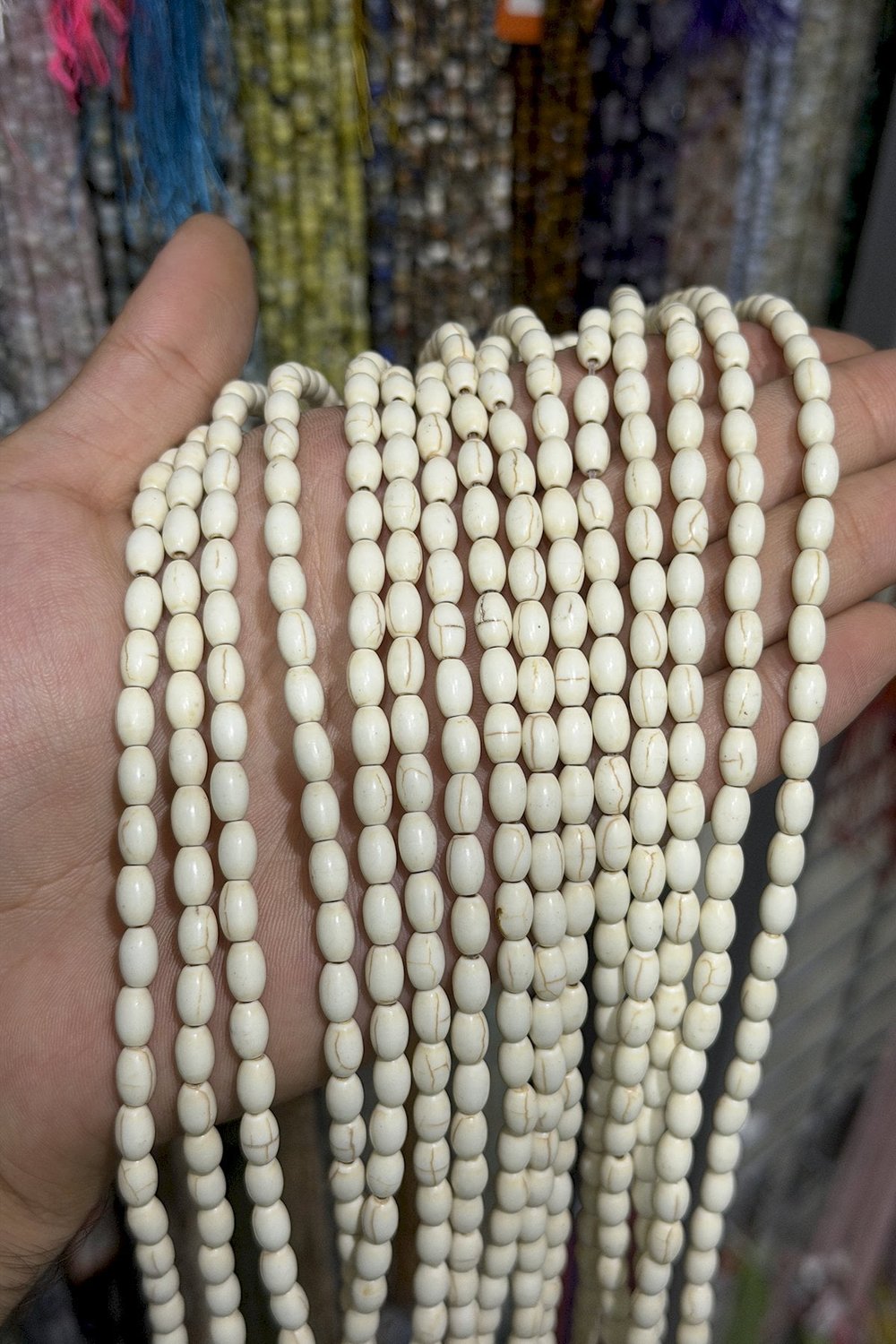Sıkma Turkuaz Arpa Kesim Beyaz 8mm Doğal Taş Dizi
