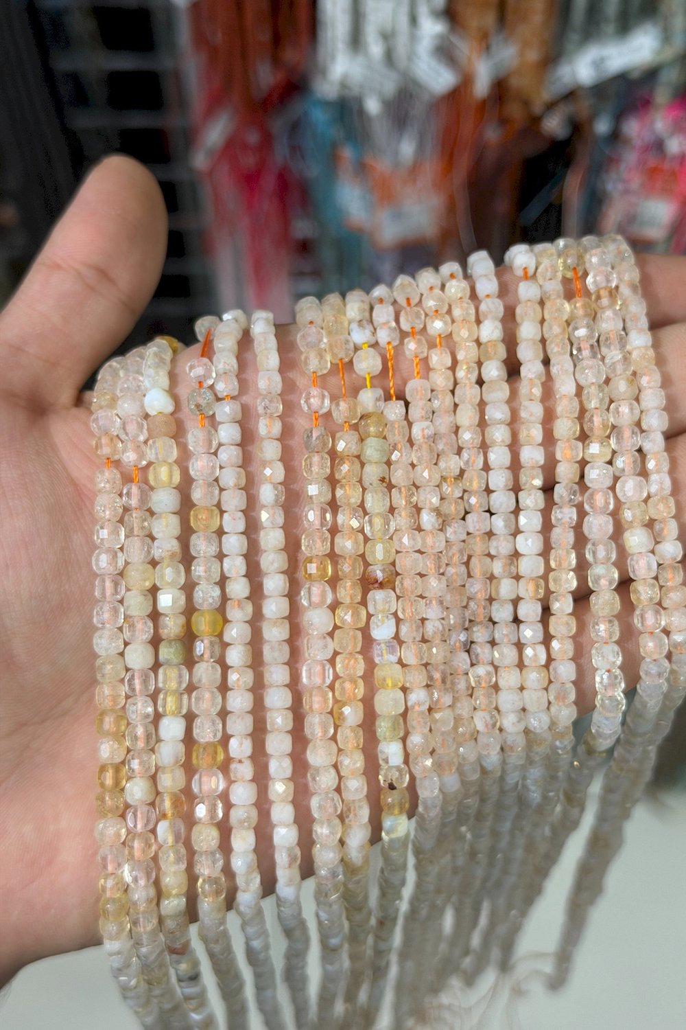 Sitrin Taşı Faset Küp Kesim 4x4mm Doğal Taş Dizi [AB+]