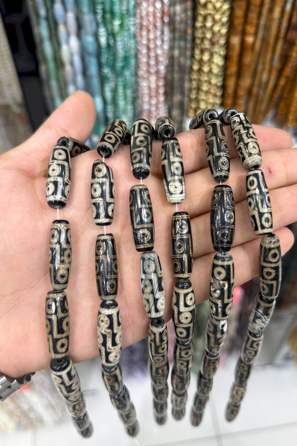 Tibet Akik Taşı Silindir Kesim Parlak Siyah 10x30mm Doğal Taş Dizi