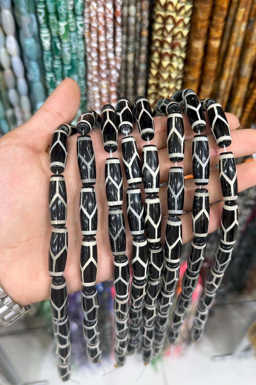 Tibet Akik Taşı Silindir Kesim Parlak Siyah 10x30mm Doğal Taş Dizi