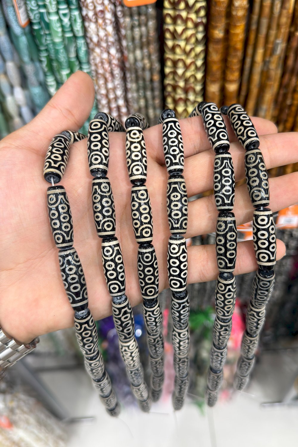 Tibet Akik Taşı Silindir Kesim Parlak Siyah 10x30mm Doğal Taş Dizi