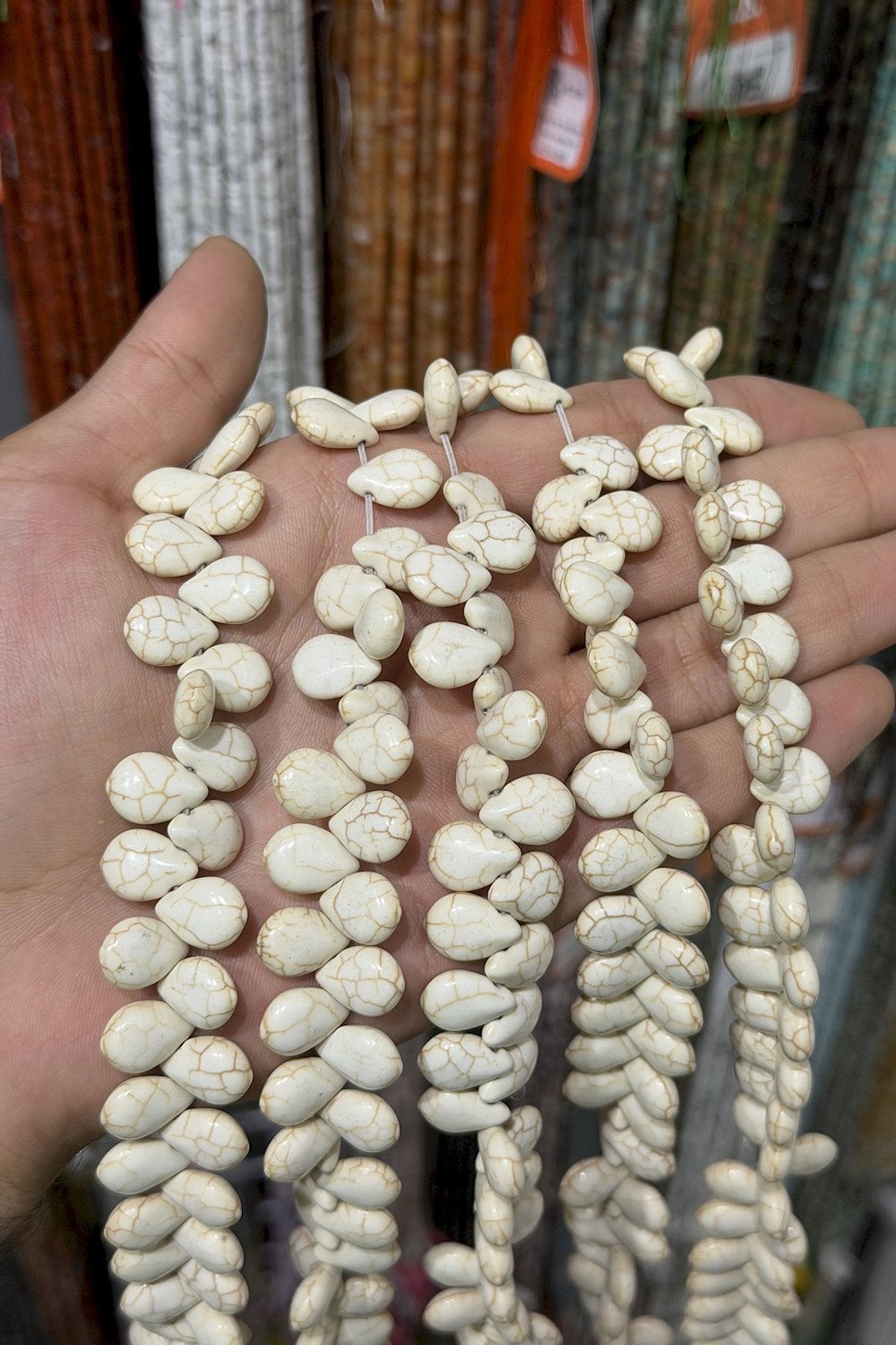 Turkuaz Taşı Damla Kesim Parlak Beyaz 14x10mm Doğal Taş Dizi [B+]