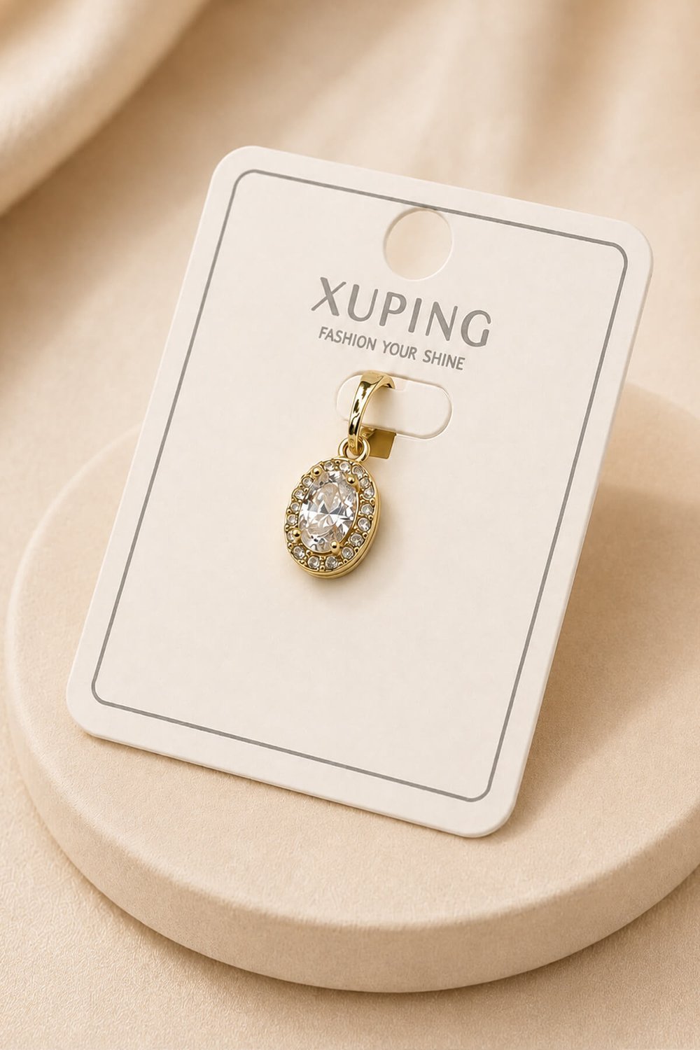 Xuping Oval Kesim Tektaşlı Altın Renk Kolye Ucu