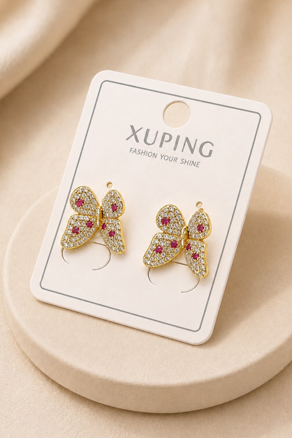 Xuping Pembe Taşlı Kelebek Motifli Altın Renk Küpe