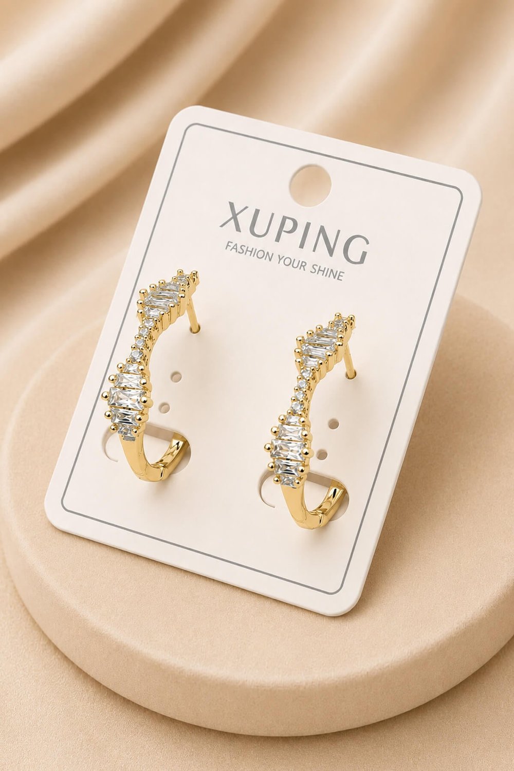 Xuping Sıralı Baget Taşlı Altın Renk Halka Küpe