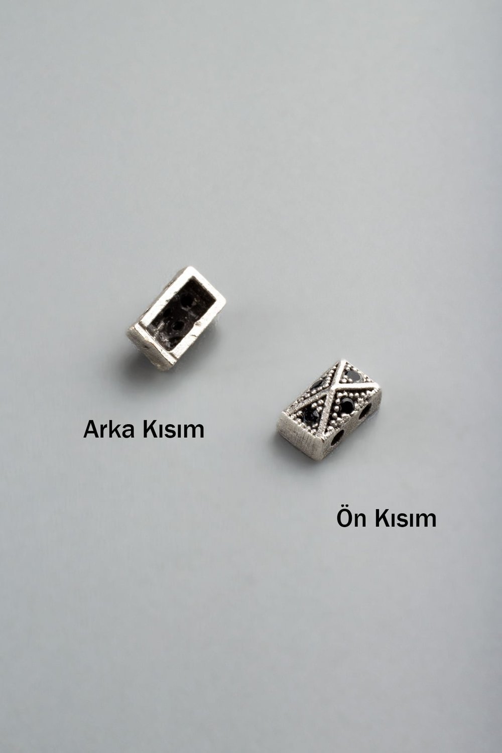 Zirkon Antik Gümüş Kare Piramit Çift Delik Aparat 6x4mm