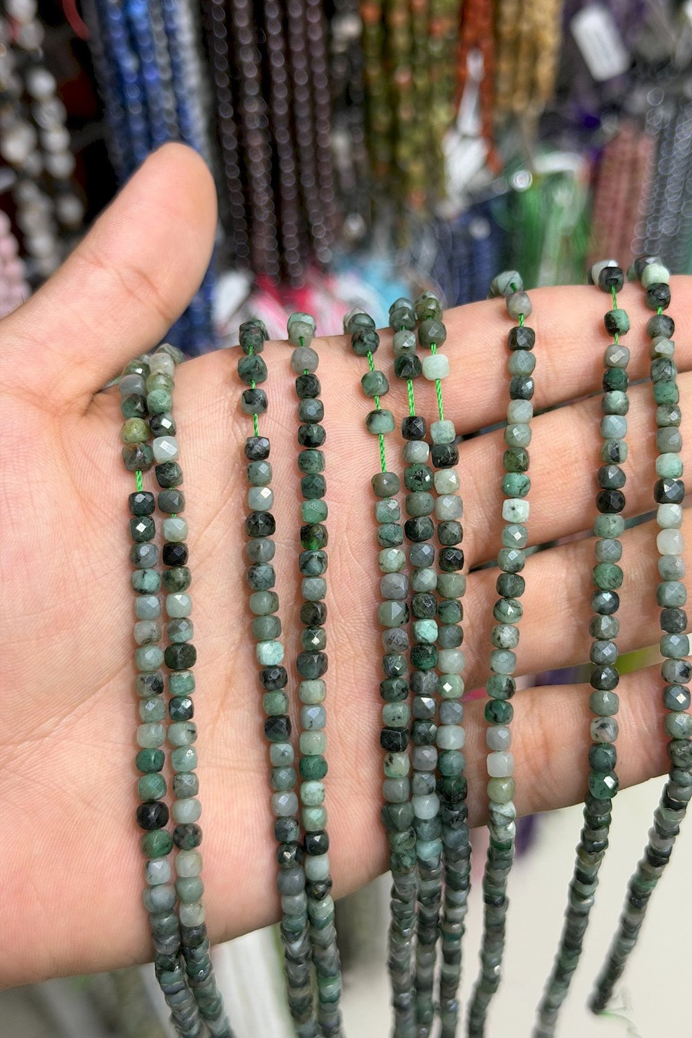 Zümrüt Taşı Küp Faset Kesim 6mm Doğal Taş Dizi