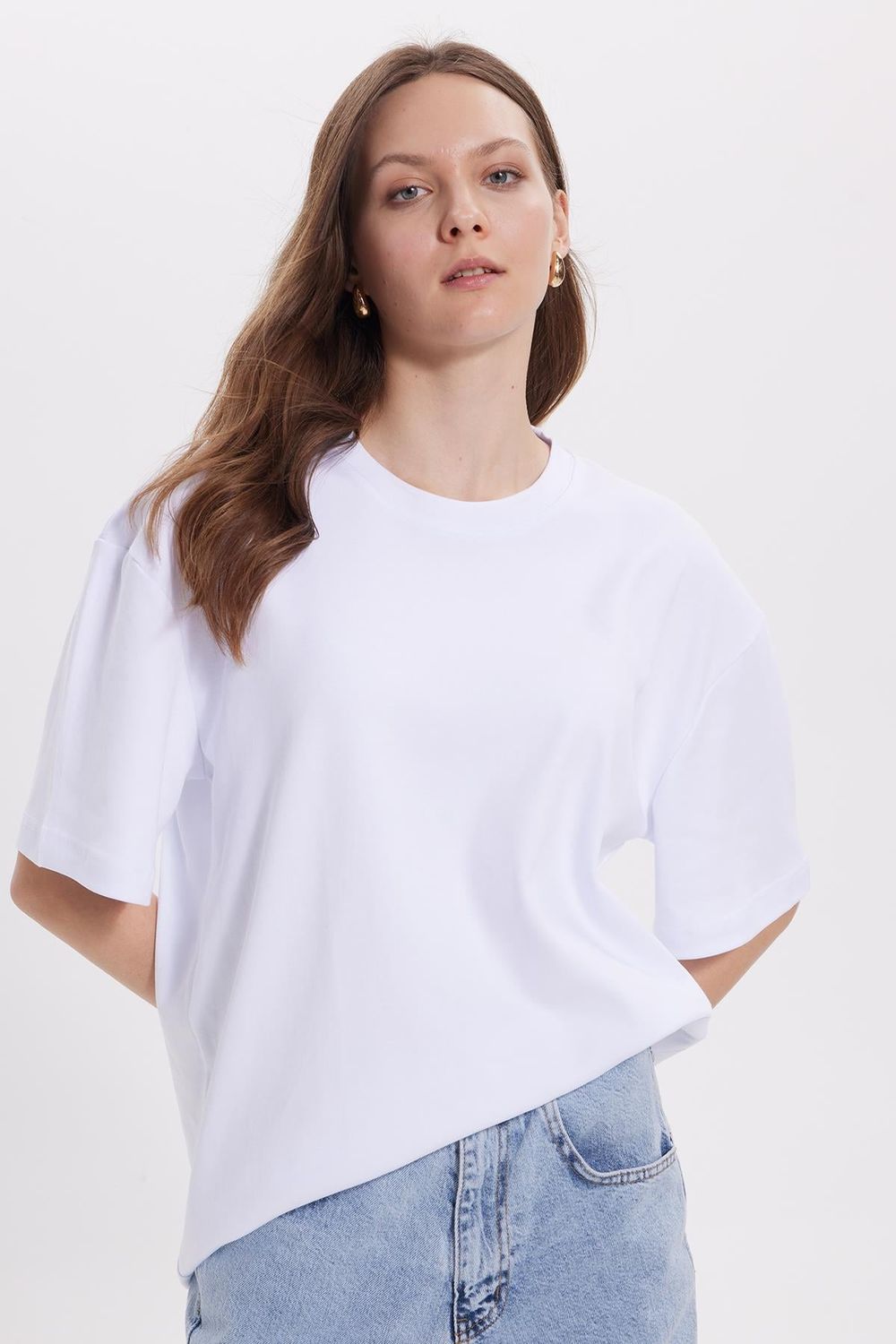 Kadın Oversize Geniş Kesim %100 Pamuk Yumuşak Dokulu Basic Bisiklet Yaka Beyaz Tişört