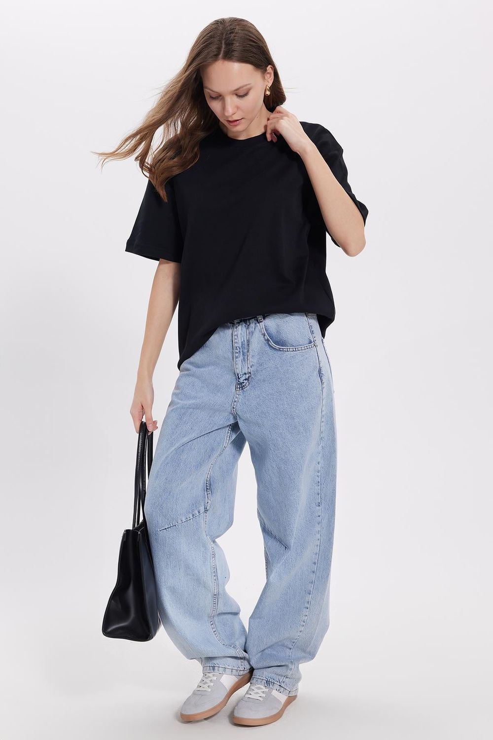 Kadın Oversize Geniş Kesim %100 Pamuk Yumuşak Dokulu Basic Bisiklet Yaka Siyah Tişört