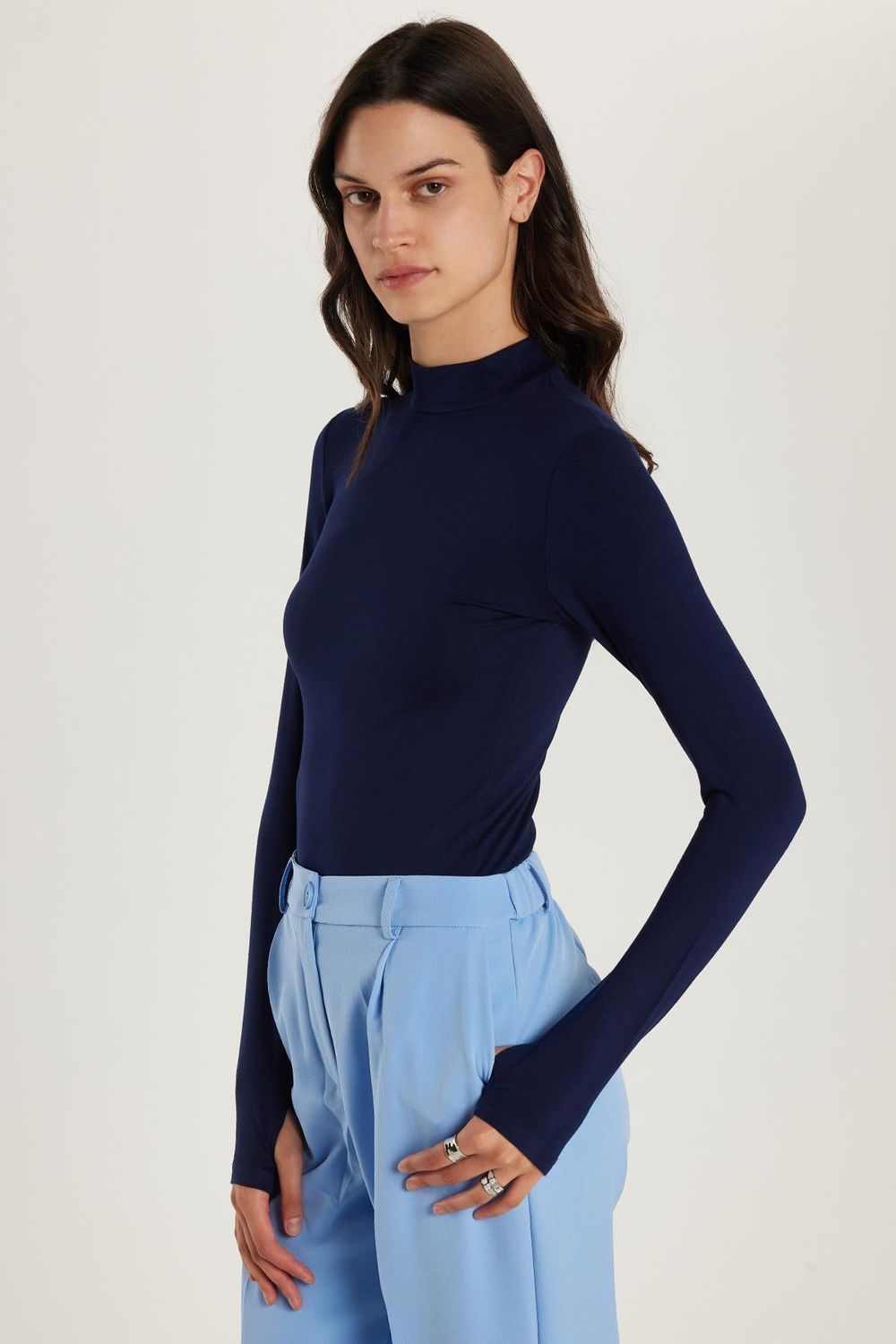 Kadın Regular Fit Klasik Kesim Viskon Kumaş Balıkçı Yaka Lacivert Bluz 