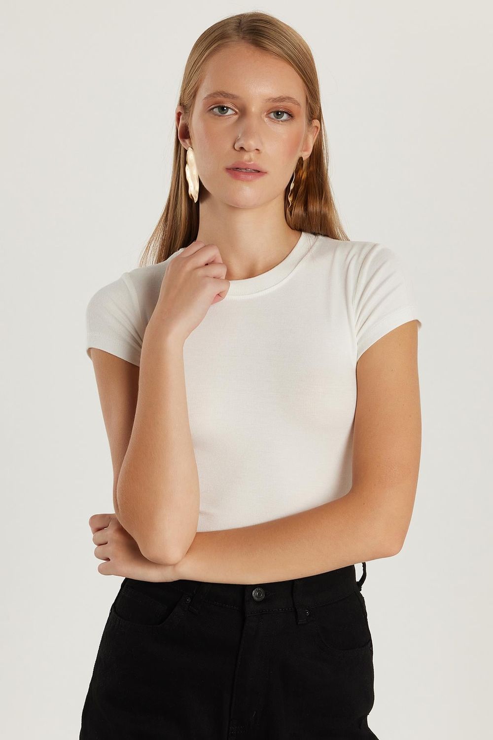 Kadın Regular Fit Klasik Kesim Bisiklet Yaka Viskon Kumaş Ultra Soft Beyaz Tişört