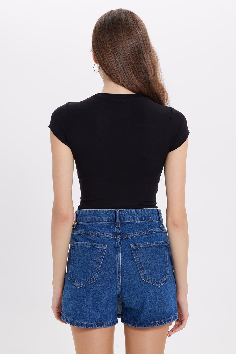 Kadın Regular Fit Klasik Kesim Bisiklet Yaka Viskon Kumaş Ultra Soft Siyah Tişört