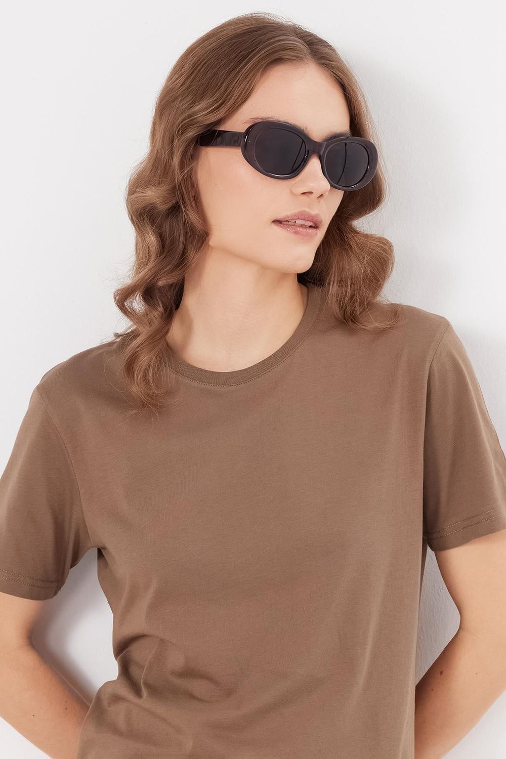 Kadın Slim Fit Dar Kesim %100 Pamuk Yumuşak Dokulu Kahverengi Bisiklet Yaka Tişört