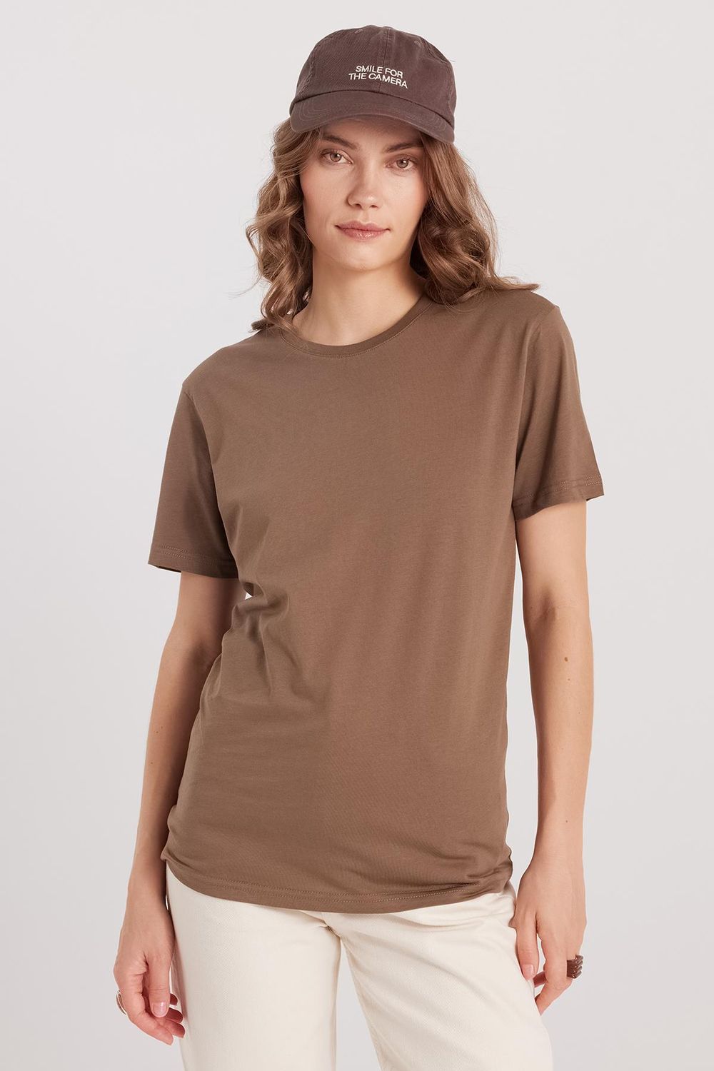 Kadın Slim Fit Dar Kesim %100 Pamuk Yumuşak Dokulu Kahverengi Bisiklet Yaka Tişört