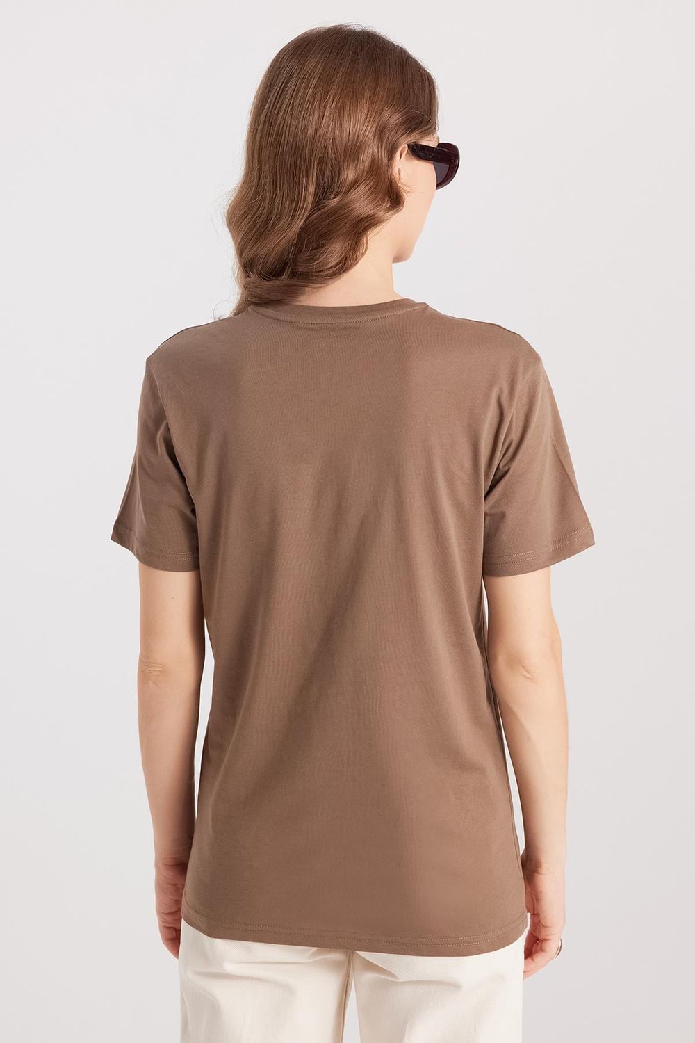 Kadın Slim Fit Dar Kesim %100 Pamuk Yumuşak Dokulu Kahverengi Bisiklet Yaka Tişört