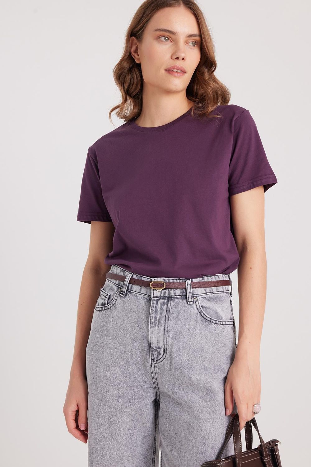 Kadın Slim Fit Dar Kesim %100 Pamuk Yumuşak Dokulu Mor Bisiklet Yaka Tişört