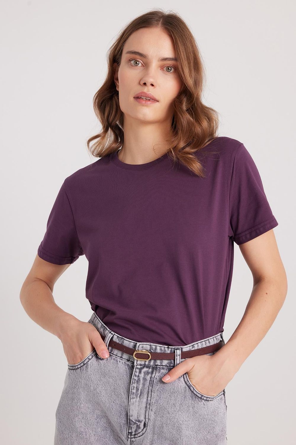 Kadın Slim Fit Dar Kesim %100 Pamuk Yumuşak Dokulu Mor Bisiklet Yaka Tişört