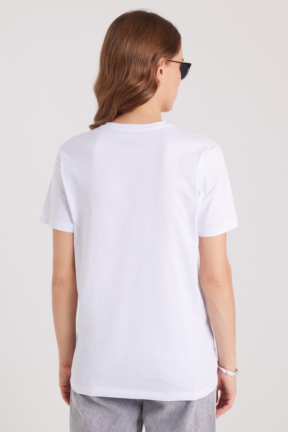 Kadın Slim Fit Dar Kesim %100 Pamuk Yumuşak Dokulu Beyaz V Yaka Tişört