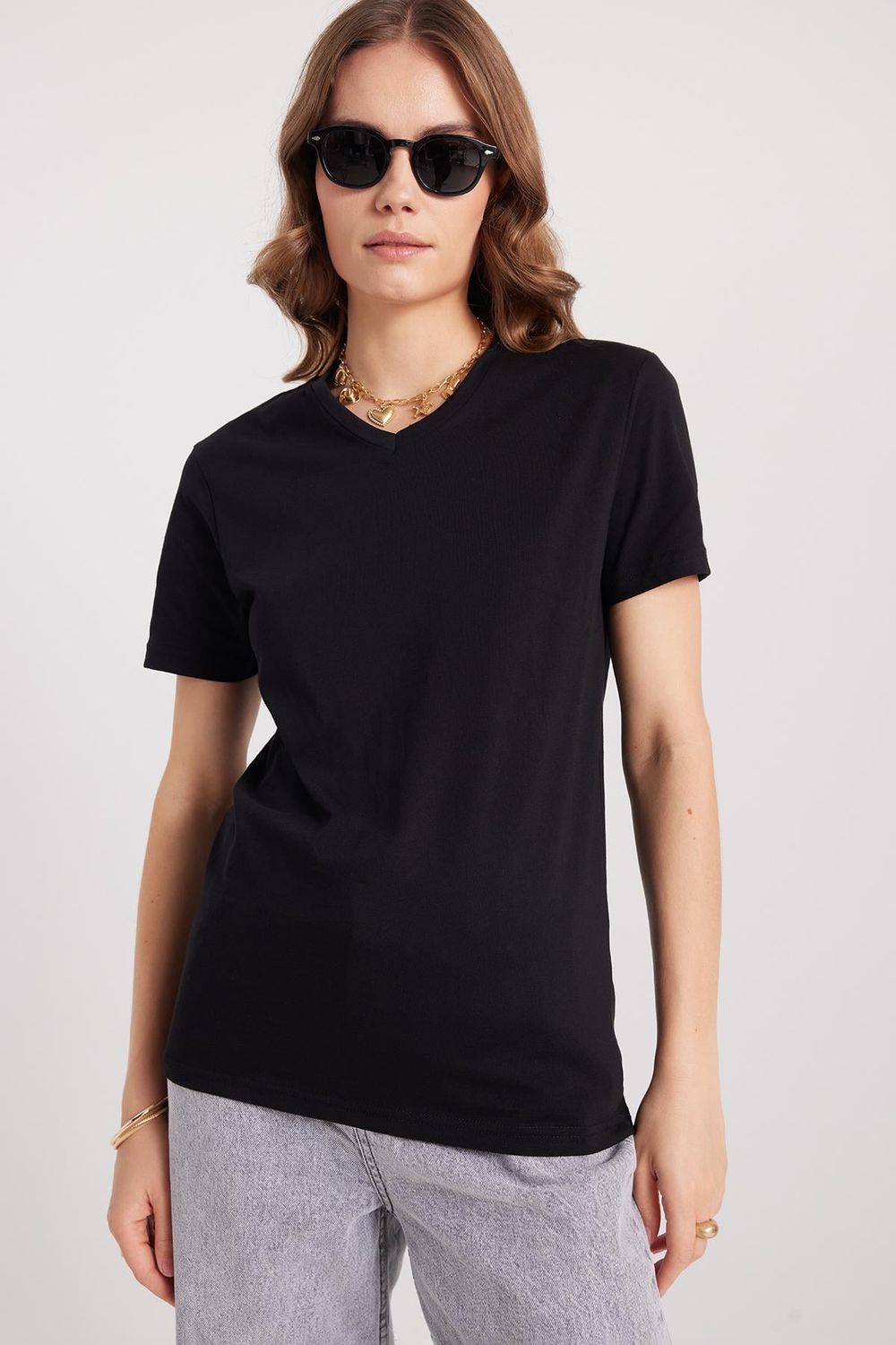 Kadın Slim Fit Dar Kesim %100 Pamuk Yumuşak Dokulu Siyah V Yaka Tişört