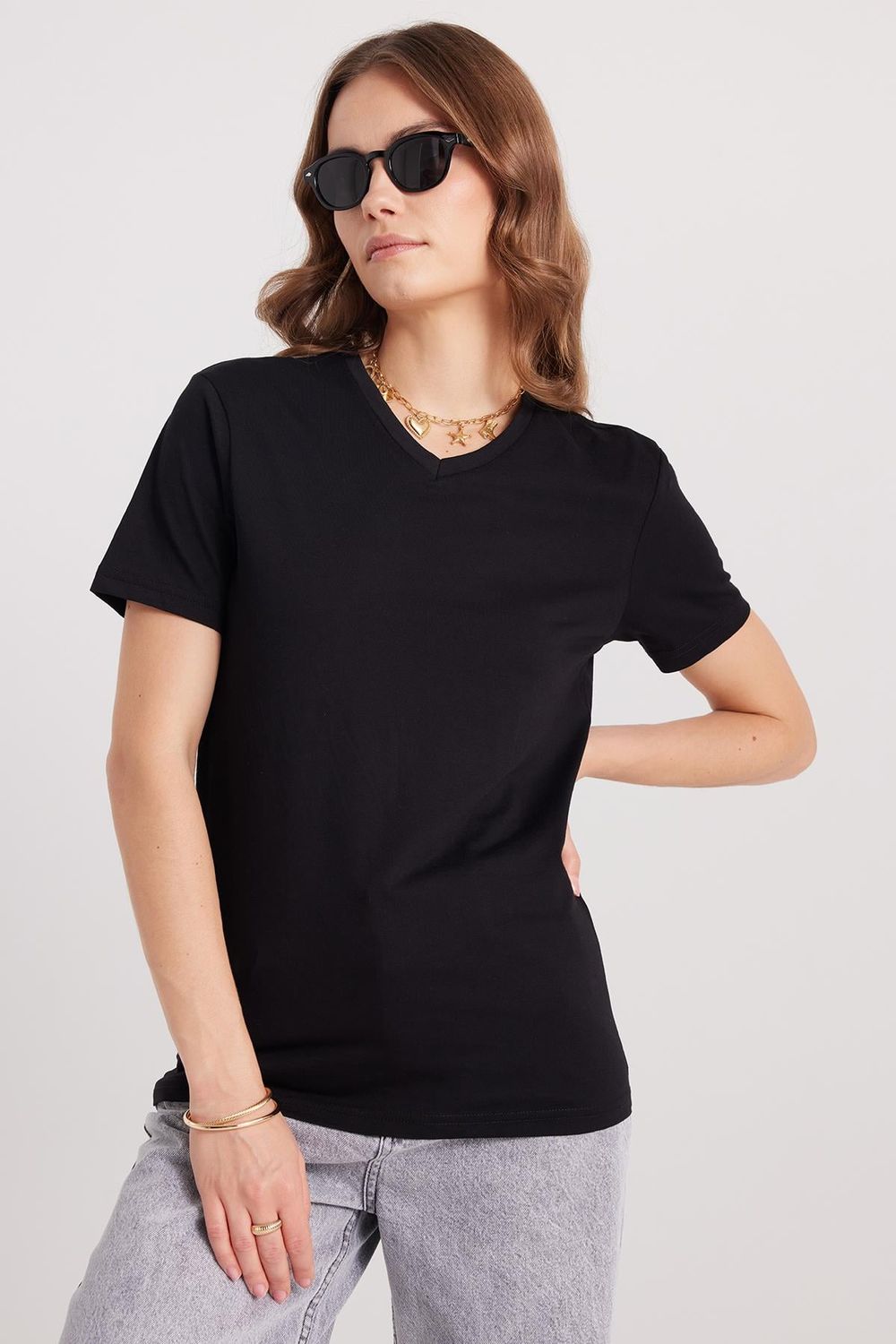 Kadın Slim Fit Dar Kesim %100 Pamuk Yumuşak Dokulu Siyah V Yaka Tişört