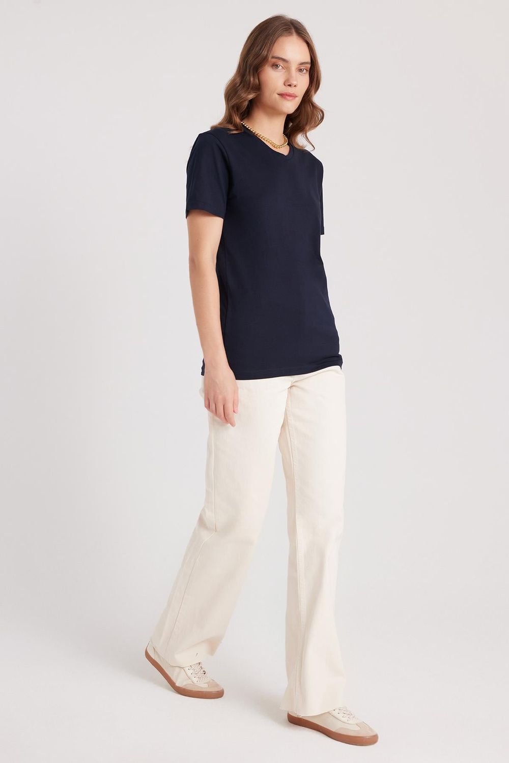 Kadın Slim Fit Dar Kesim %100 Pamuk Yumuşak Dokulu Lacivert V Yaka Tişört