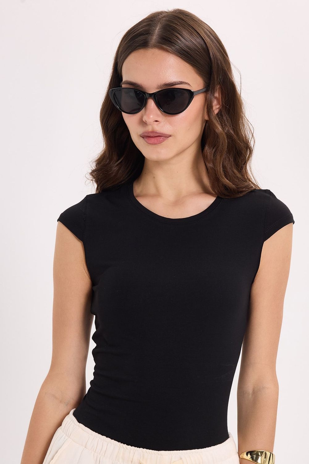 Kadın Slim Fit Dar Kesim Pamuklu Likralı Bisiklet Yaka Ay Kol Siyah Tişört