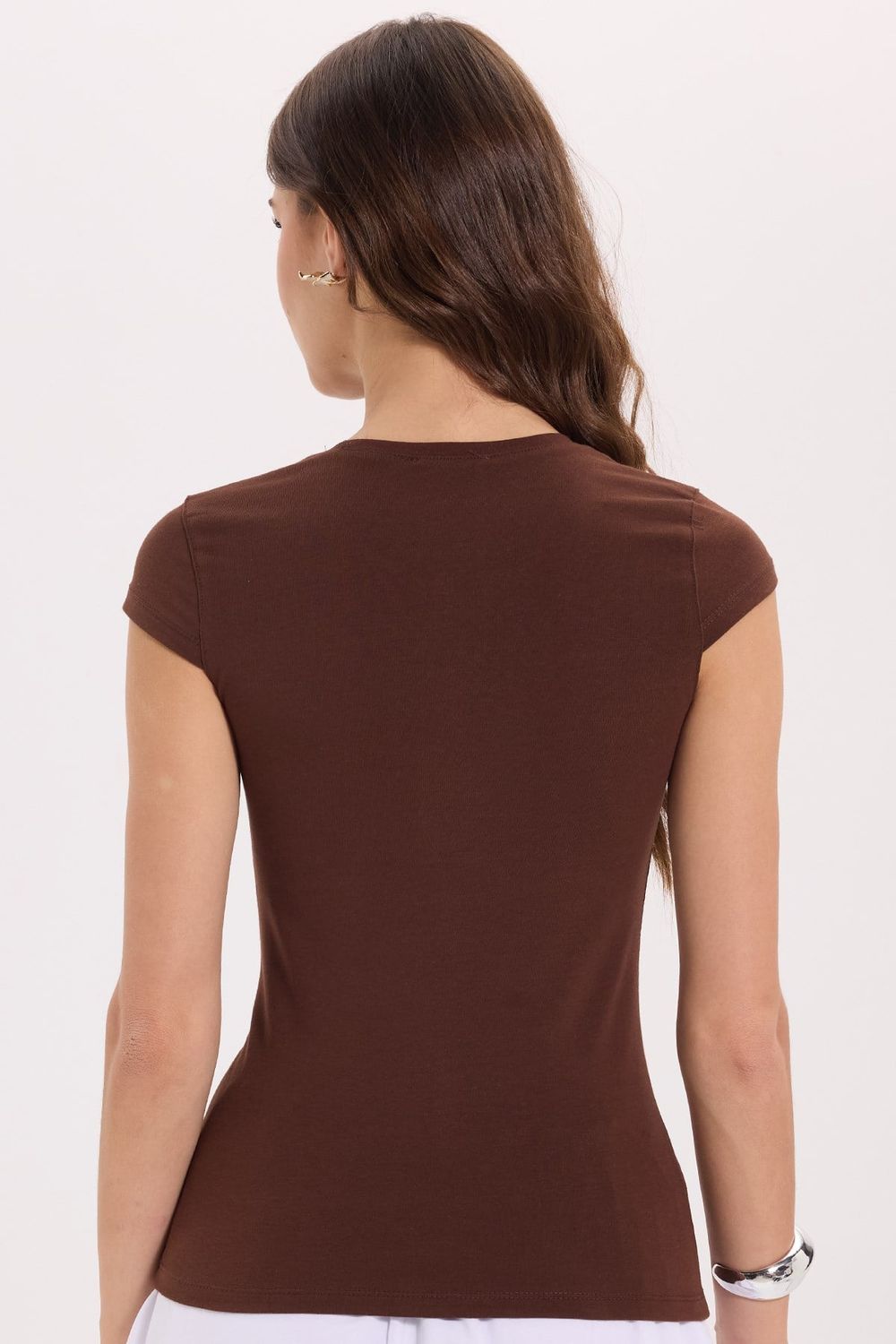 Kadın Slim Fit Dar Kesim Pamuklu Likralı Bisiklet Yaka Ay Kol Kahverengi Tişört