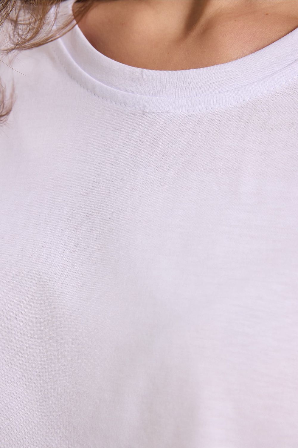 Kadın Slim Fit Dar Kesim %100 Pamuk Kısa Kollu Bisiklet Yaka Beyaz Tişört