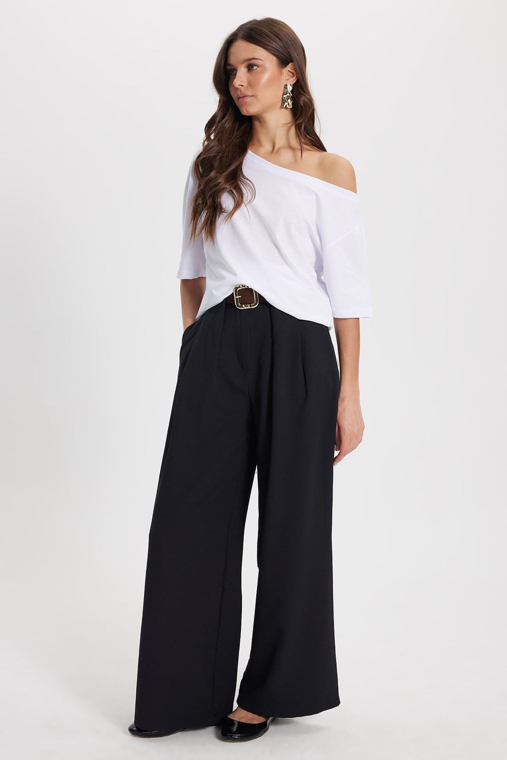 Kadın Slim Fit Dar Kesim %100 Pamuk Kayık Yaka Kısa Kollu Beyaz Tişört