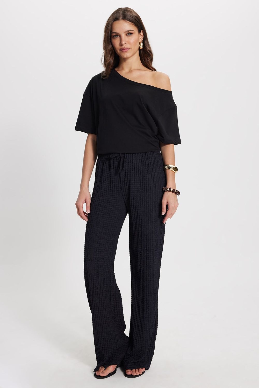 Kadın Slim Fit Dar Kesim %100 Pamuk Kayık Yaka Kısa Kollu Siyah Tişört