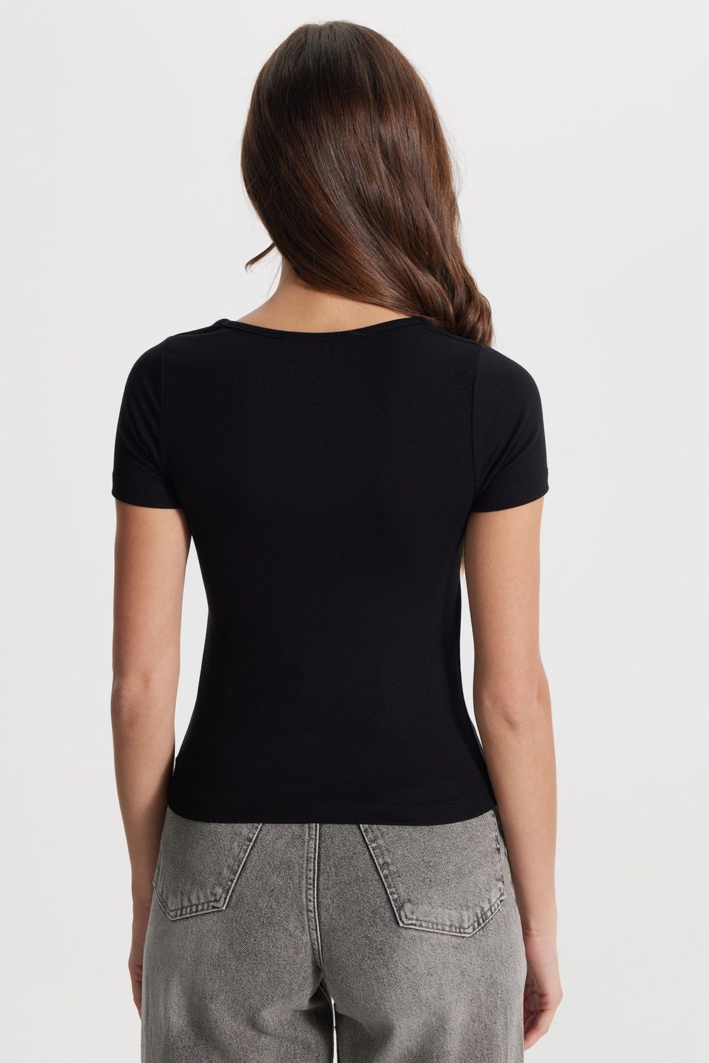 Kadın Slim Fit Dar Kesim Pamuklu Kare Yaka Kısa Kollu Siyah Tişört