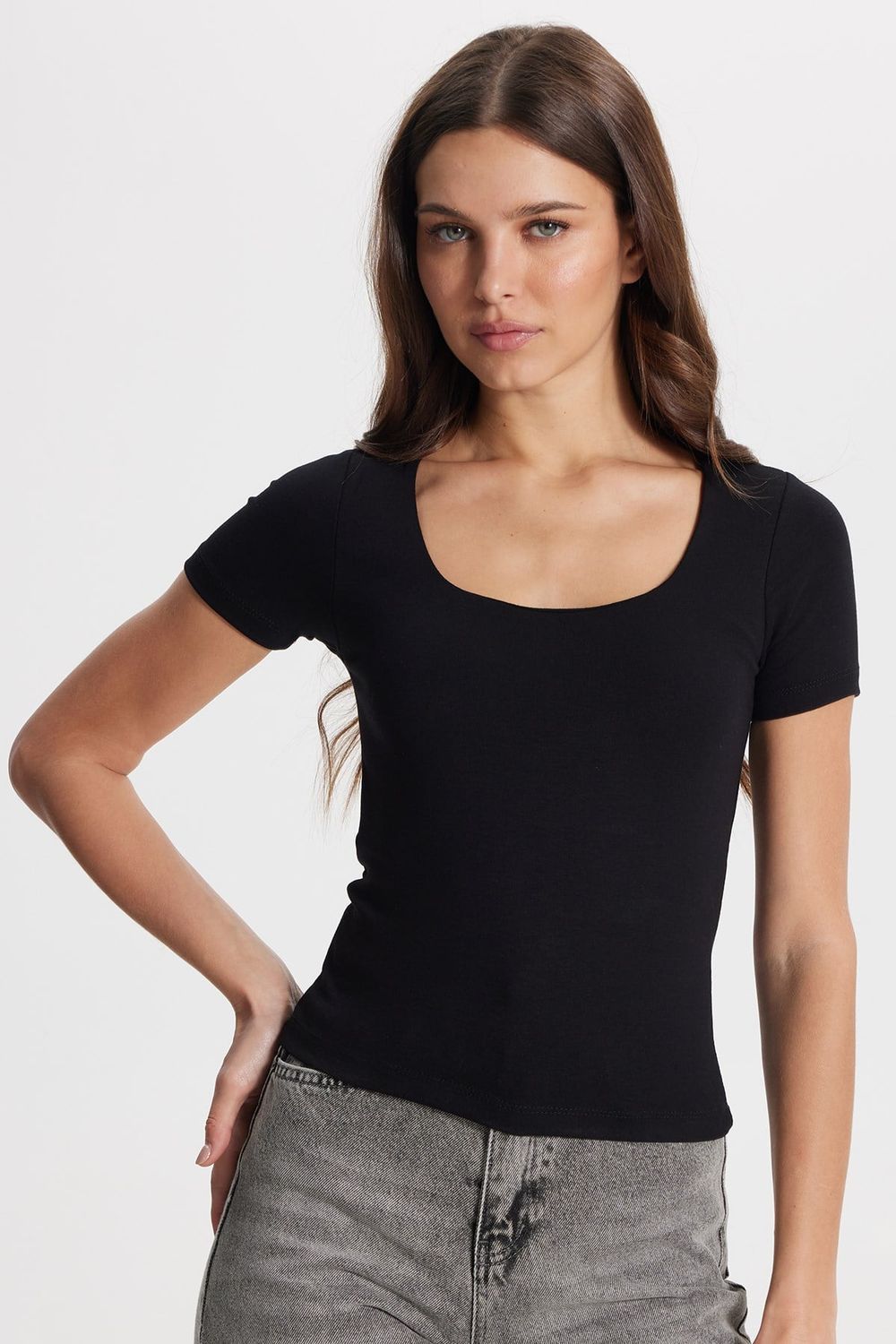 Kadın Slim Fit Dar Kesim Pamuklu Kare Yaka Kısa Kollu Siyah Tişört