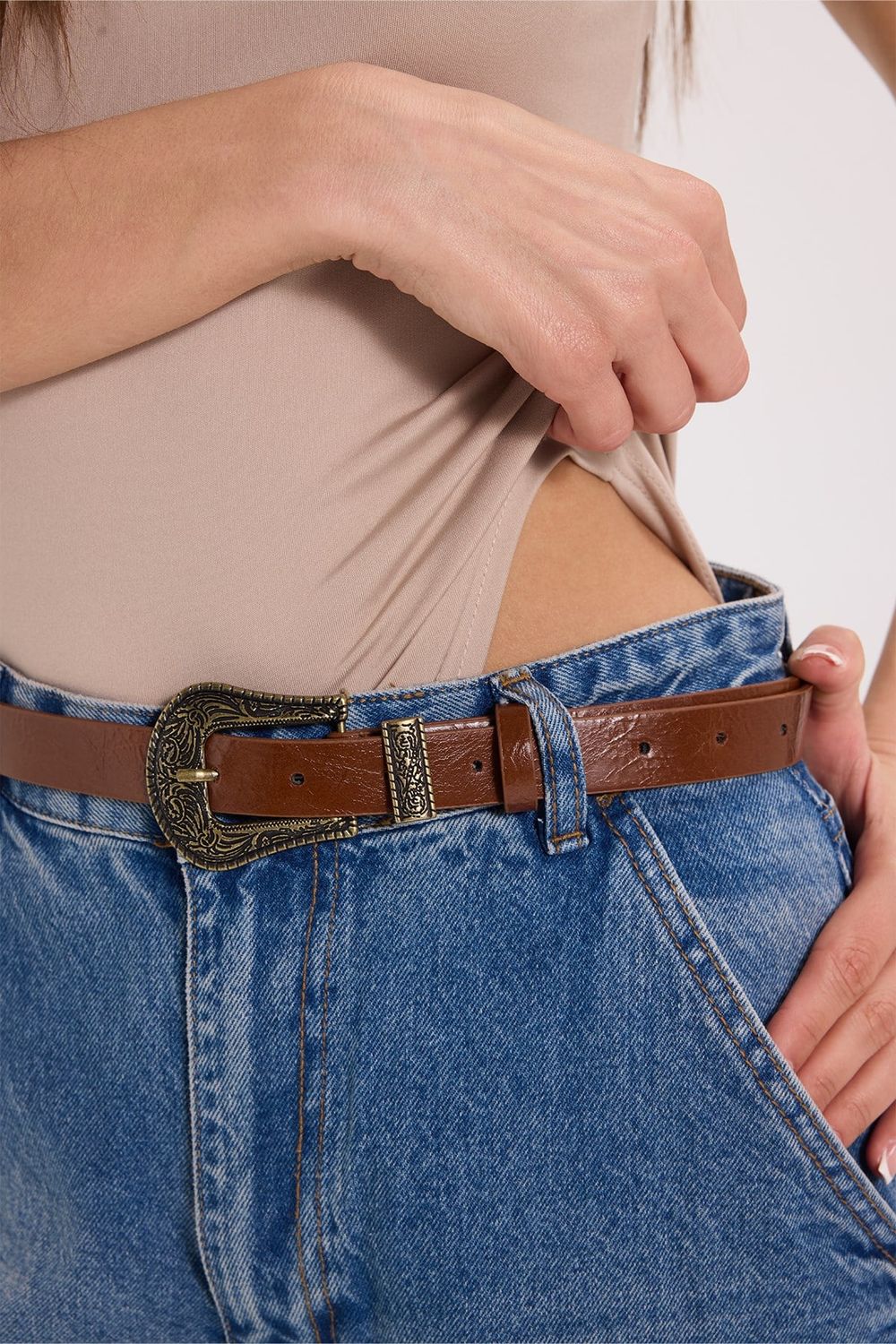 Kadın Standart Fit  Normal Kesim Kolsuz Halter Yaka Bej Crop Atlet