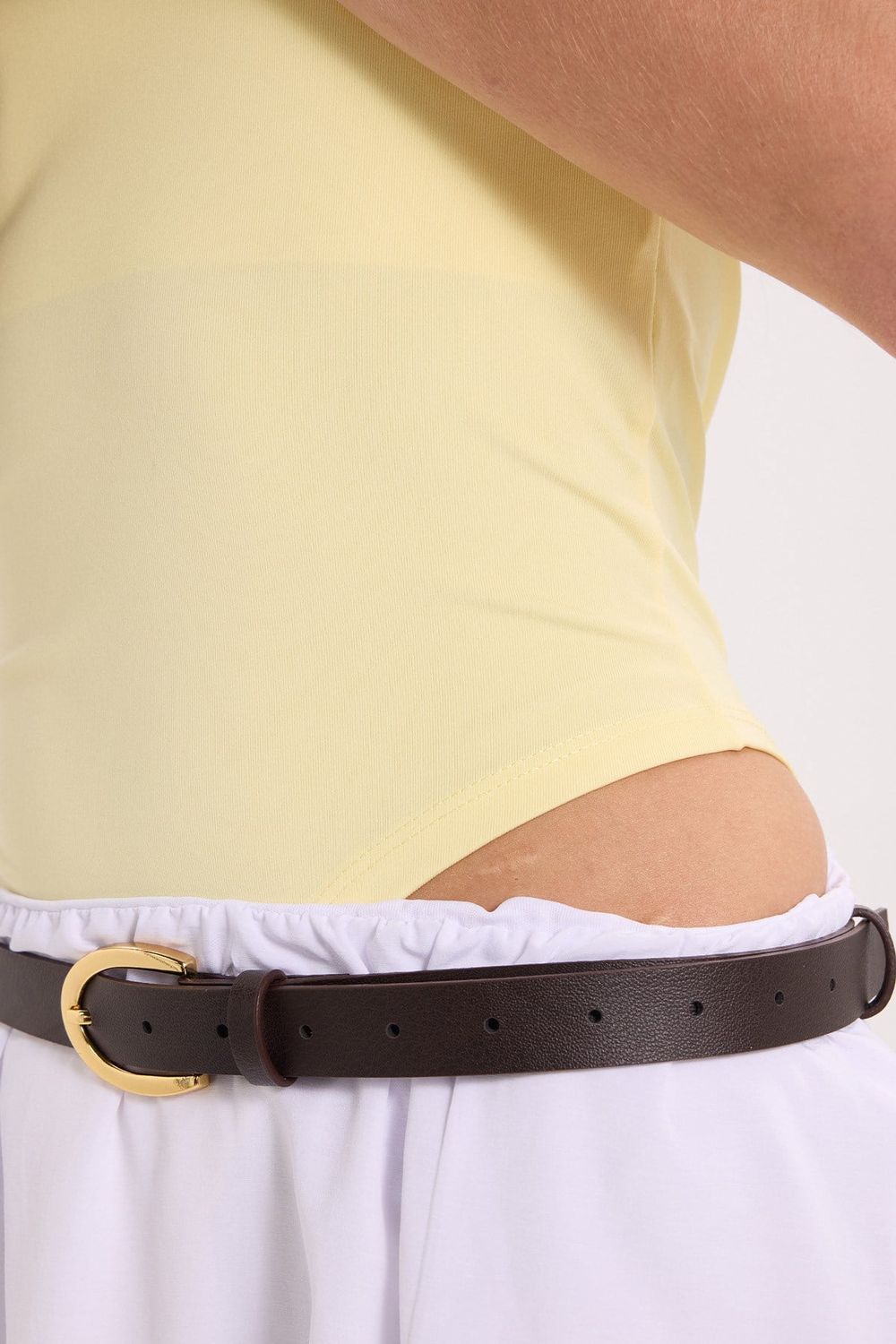 Kadın Slim Fit Dar Kesim Askılı Kare Yaka Sırtı Açık Sandy Kumaş Çıtçıtlı Sarı Body