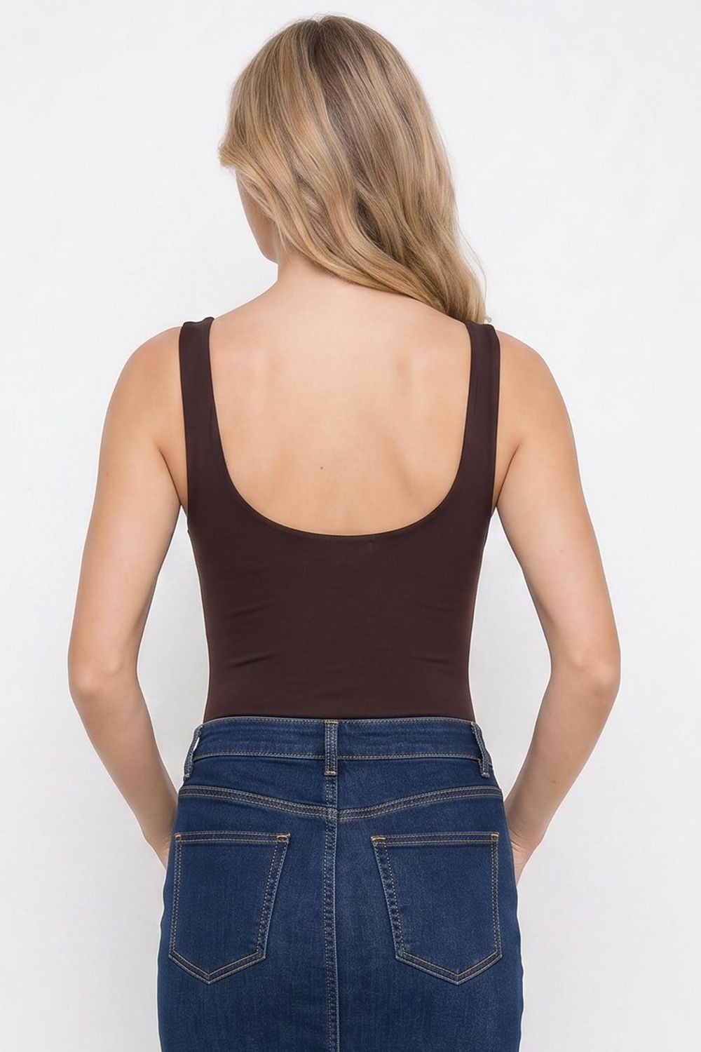 Kadın Slim Fit Dar Kesim Askılı Kare Yaka Sırtı Açık Sandy Kumaş Çıtçıtlı Kahverengi Body