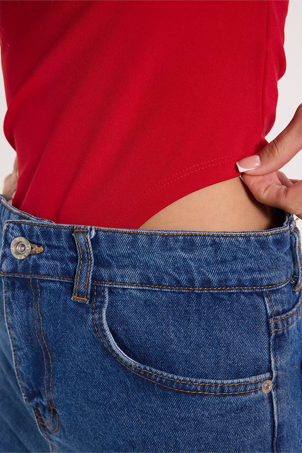 Kadın Slim Fit Dar Kesim Askılı Kare Yaka Sırtı Açık Sandy Kumaş Çıtçıtlı Bordo Body
