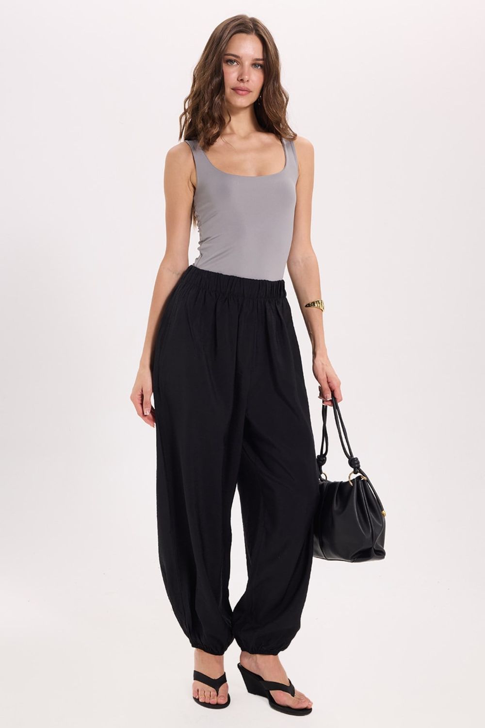 Kadın Slim Fit Dar Kesim Askılı Kare Yaka Sırtı Açık Sandy Kumaş Çıtçıtlı Gri Body