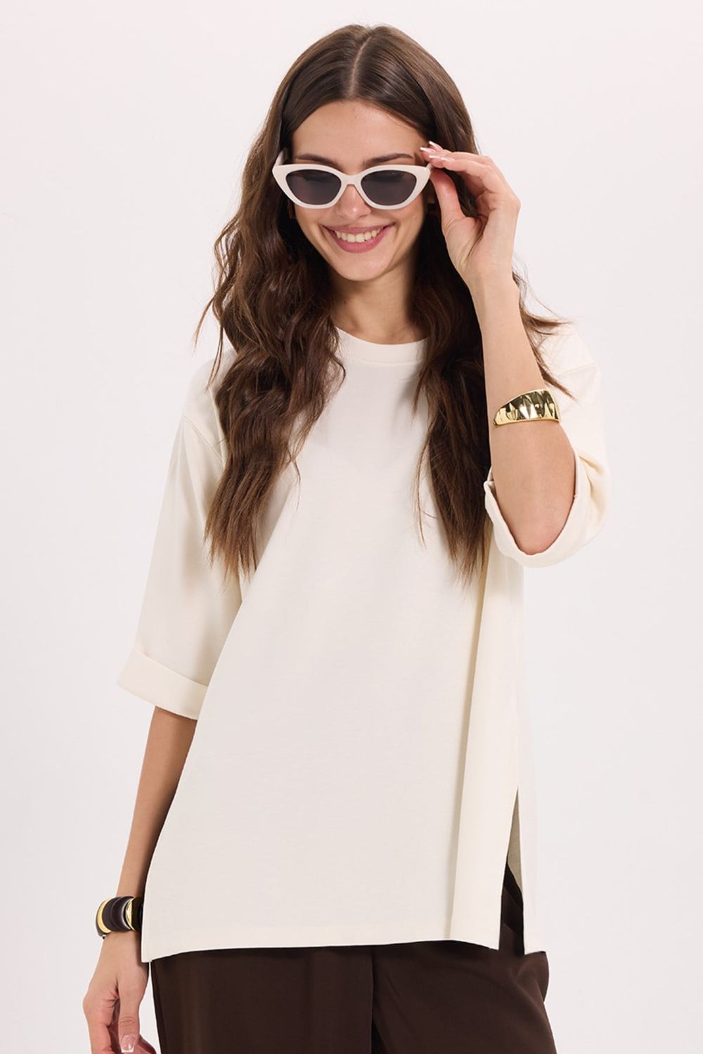 KADIN OVERSIZE YIRTMAÇLI TİŞÖRT NOA-2699