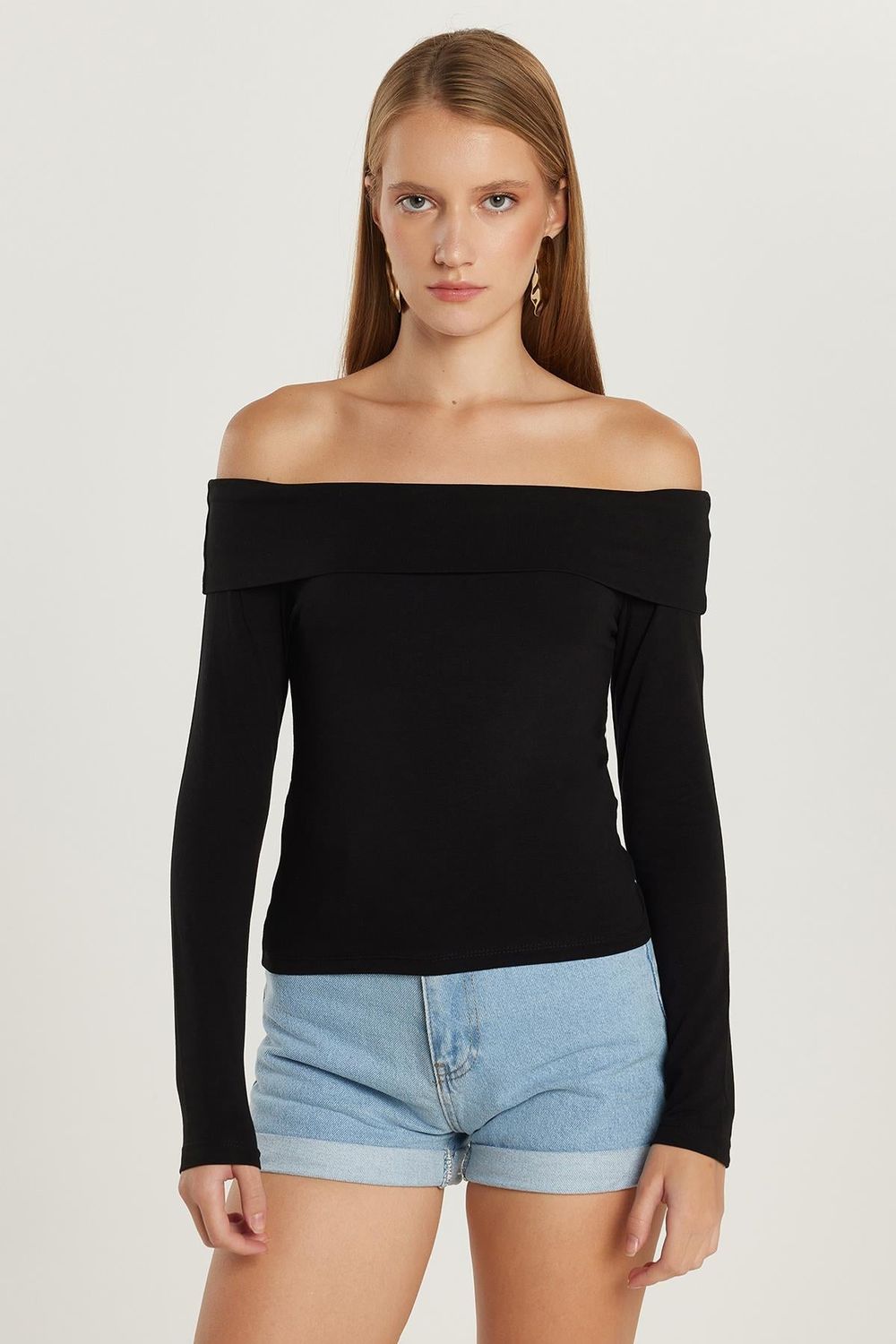 Kadın Slim Fit Dar Kesim Uzun Kol Kayık Yaka Siyah Bluz