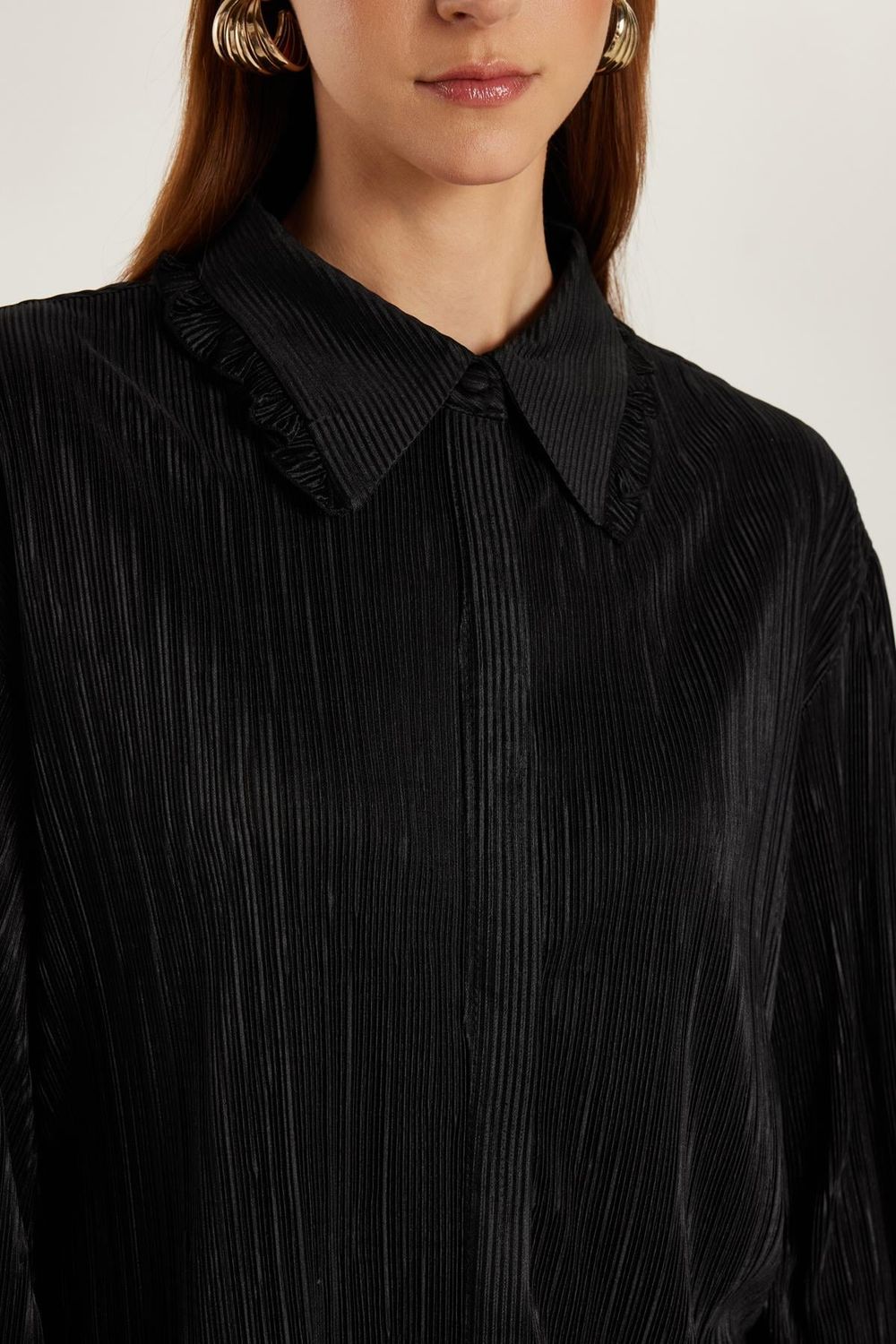 Kadın Slim Fit Dar Kesim Balon Kol Dokulu Siyah Gömlek