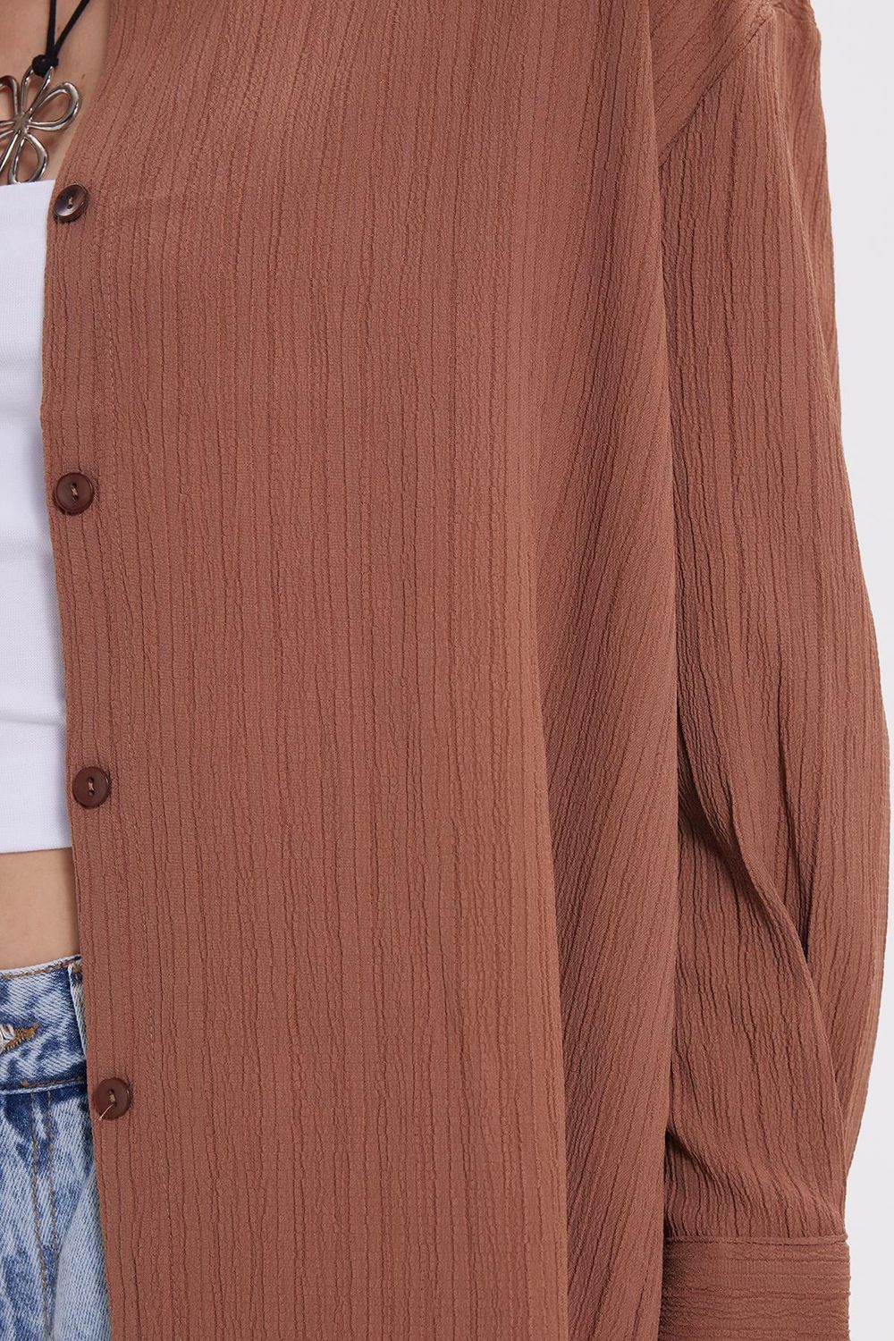 Kadın Oversize Geniş Kesim Bürümcük Pens Detaylı Uzun Kollu Dokulu Kahverengi Gömlek