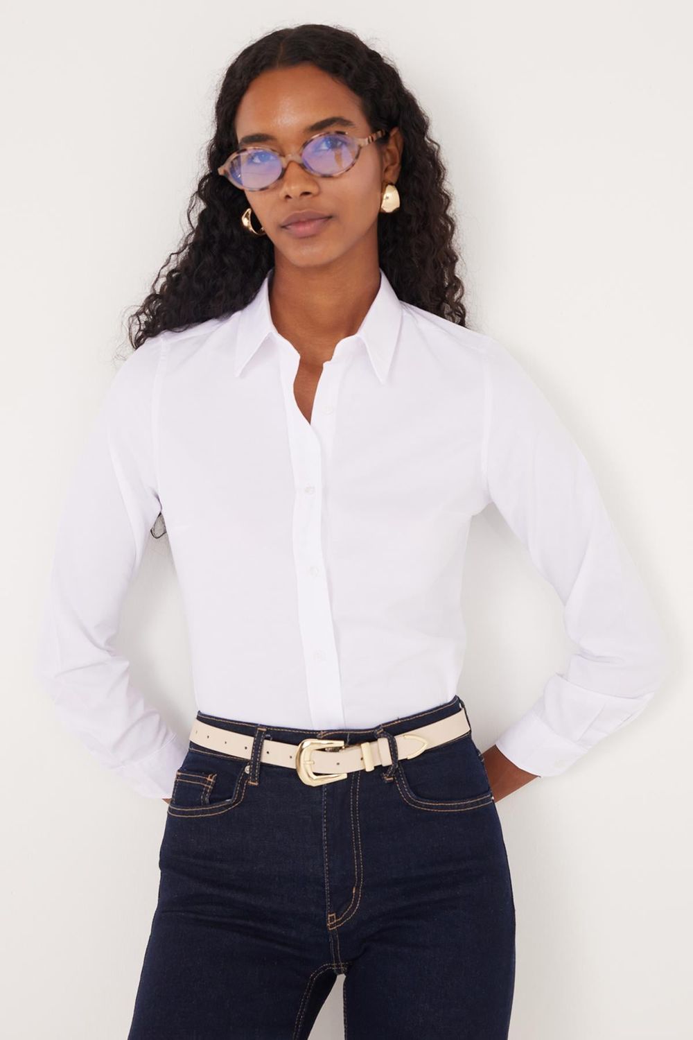 Kadın Slim Fit Dar Kesim Uzun Kollu Pamuklu Vücuda Oturan Dokulu Beyaz Basic Gömlek