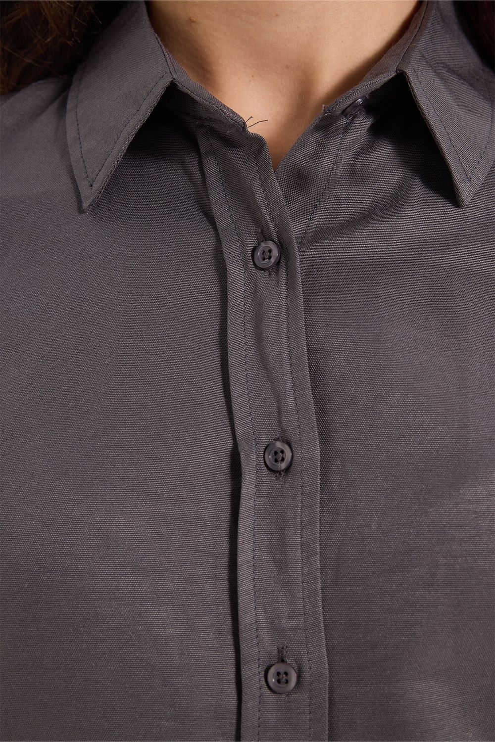 Kadın Slim Fit Dar Kesim Uzun Kollu Pamuklu Vücuda Oturan Dokulu Antrasit Basic Gömlek