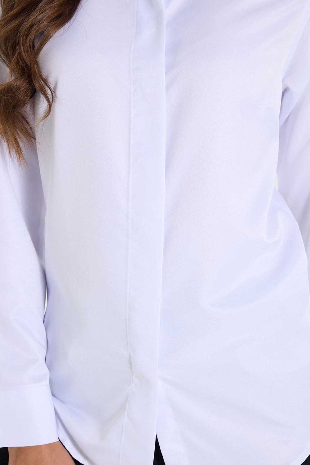 Kadın Slim Fit Dar Kesim Vucüda Oturan Uzun Kollu Gizli Düğme Detaylı Beyaz Basic Gömlek