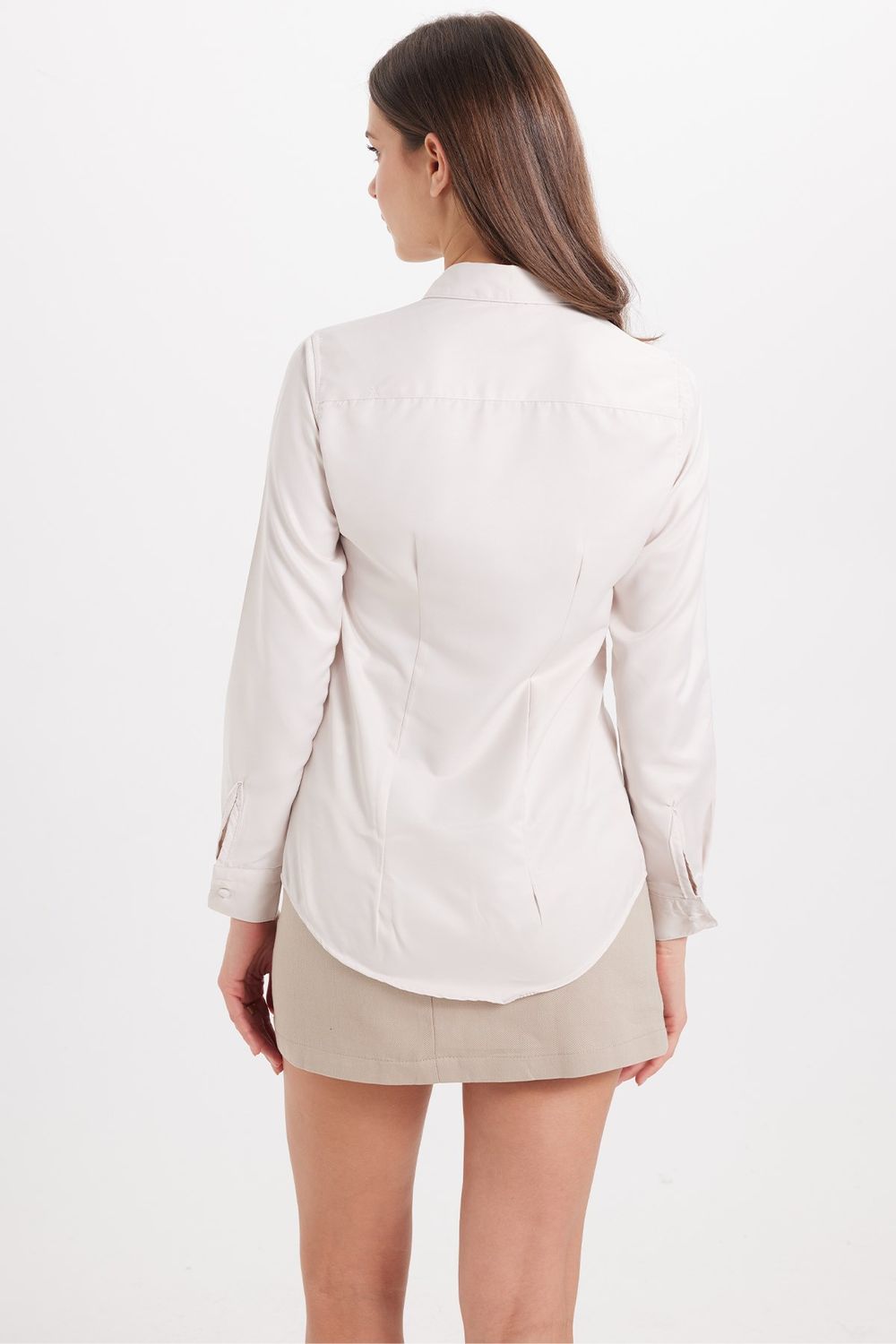 Kadın Slim Fit Dar Kesim Vucüda Oturan Uzun Kollu Gizli Düğme Detaylı Taş Basic Gömlek